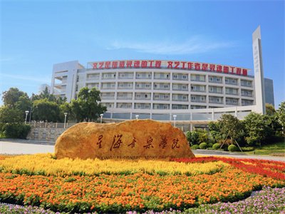 學(xué)校北門
